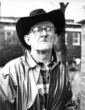 Unidentified photo e055a